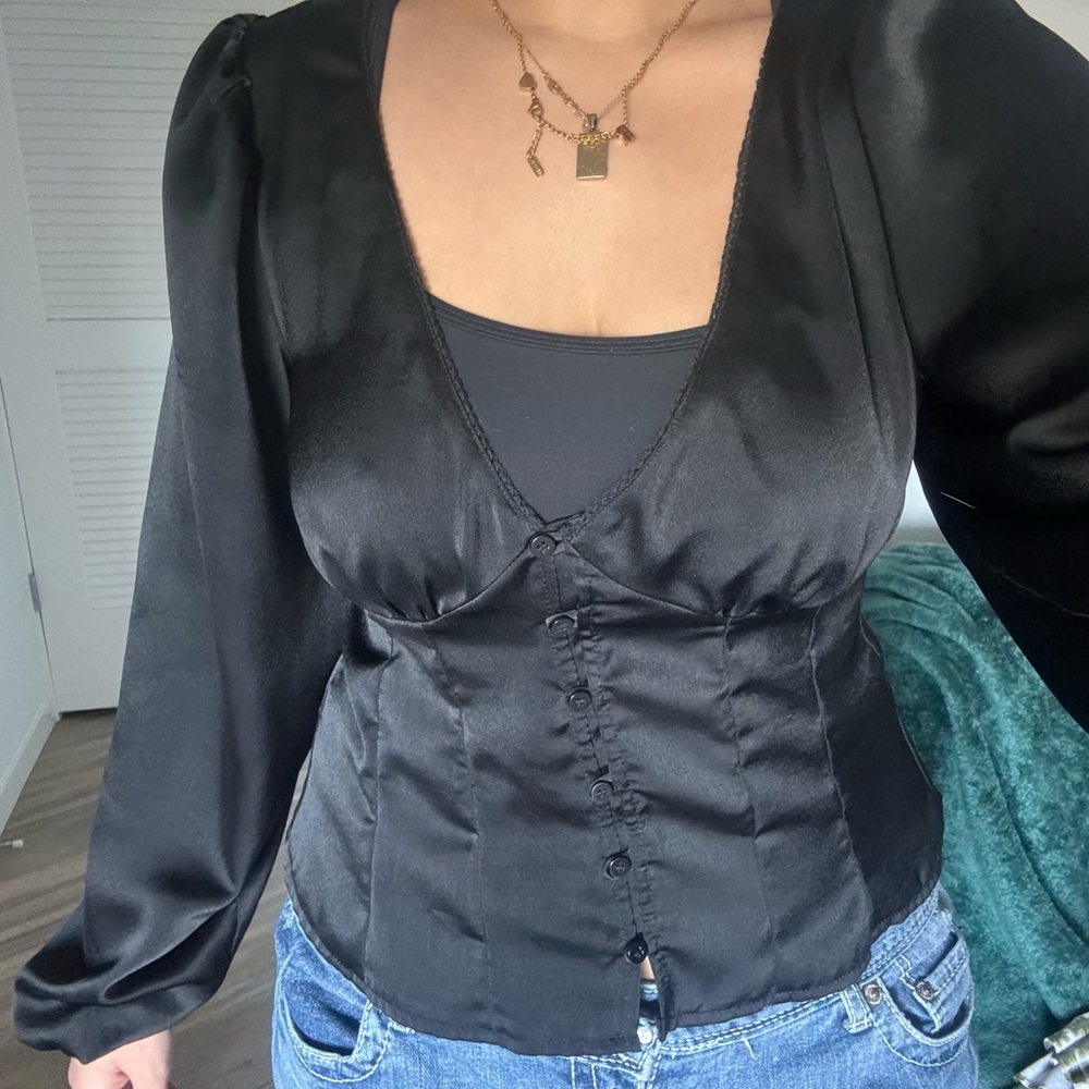 Puffed sleeves black button up shirt